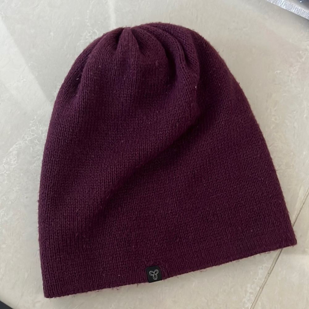 TNA Aritzia Beanie